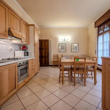 Mainard, Otello In Historic Apartament Werona