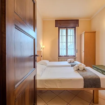 Mainard, Otello In Historic Apartamento