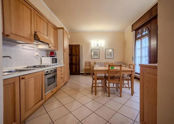 Mainard, Otello In Historic Apartament Werona
