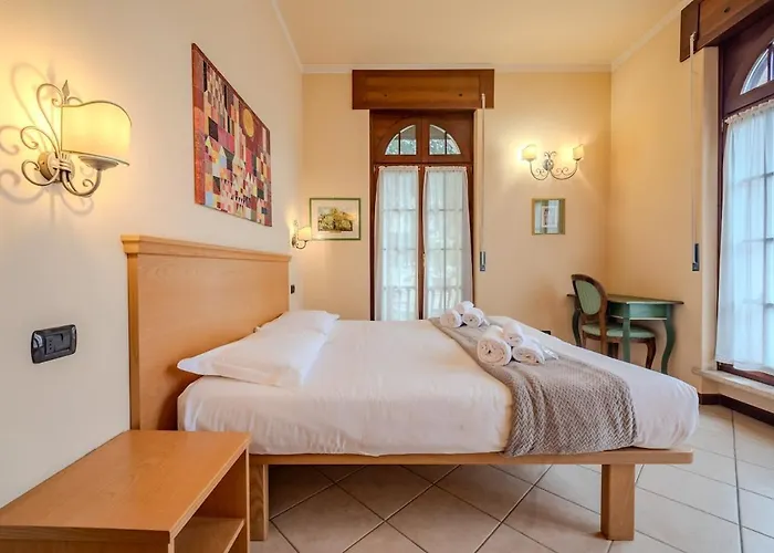 Mainard, Otello In Historic Apartament