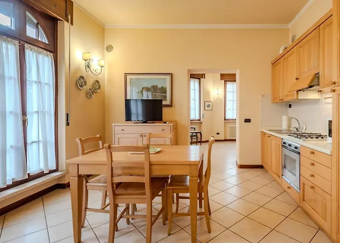 Mainard, Otello In Historic Apartament Werona